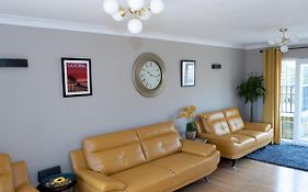Pass The Keys Amazing 4 Bedroom Property- Hot Tub & Sea Views
