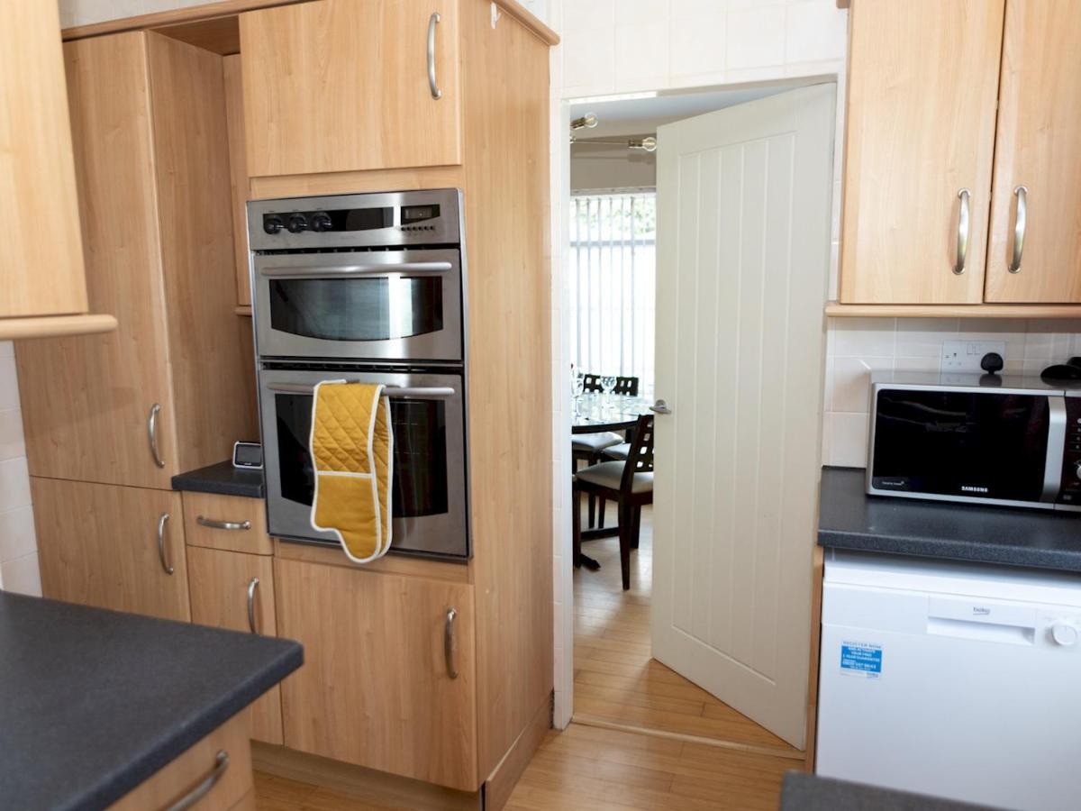 Pass The Keys Amazing 4 Bedroom Property- Hot Tub & Sea Views Scarborough Exterior photo
