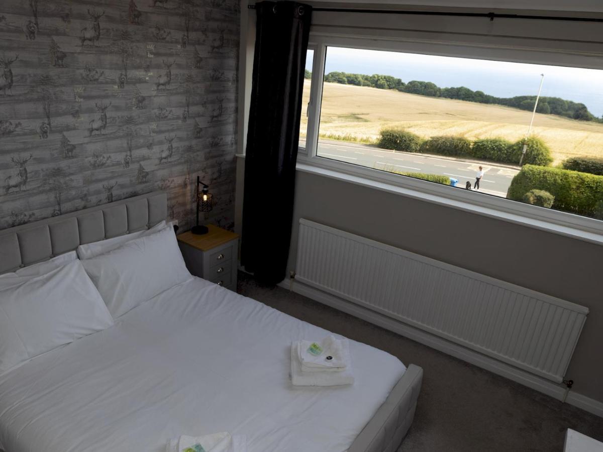 Pass The Keys Amazing 4 Bedroom Property- Hot Tub & Sea Views Scarborough Exterior photo