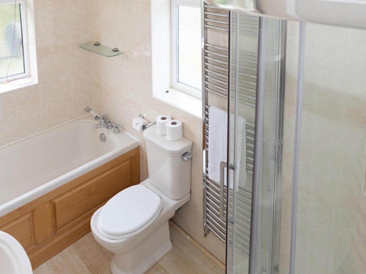 Pass The Keys Amazing 4 Bedroom Property- Hot Tub & Sea Views Scarborough Exterior photo